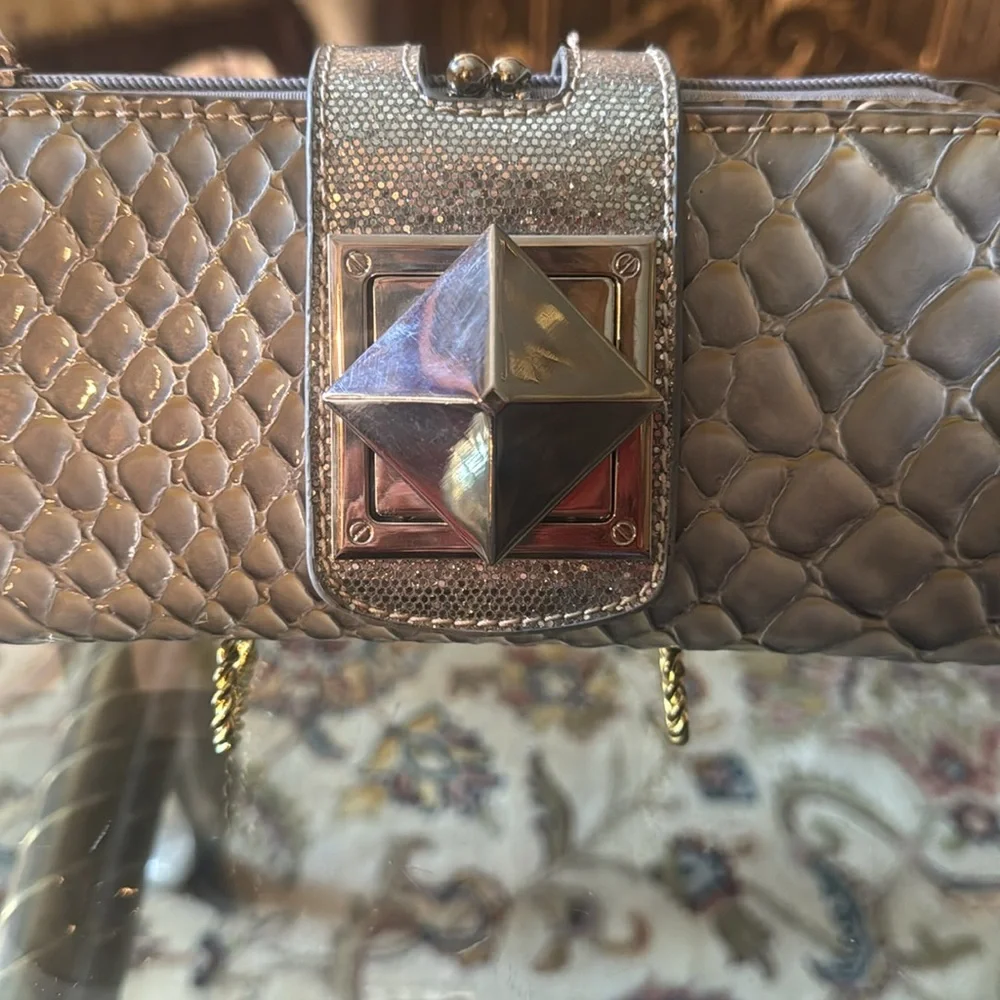 Wallet “NEW” with pyramid lock